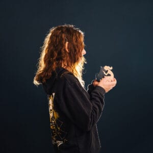 Lees meer over het artikel Achter de voordeur speelde een heel ander leven